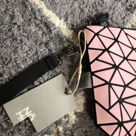 💕NWT Pink Geometric pouch/ cosmetic bag NEW - Picture 3 of 4